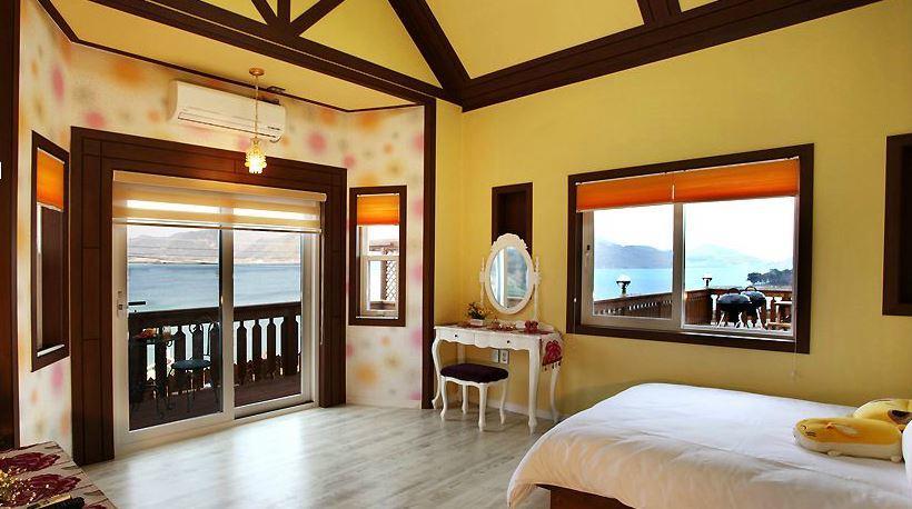 Rainbow Hill Pension Намхэ Экстерьер фото